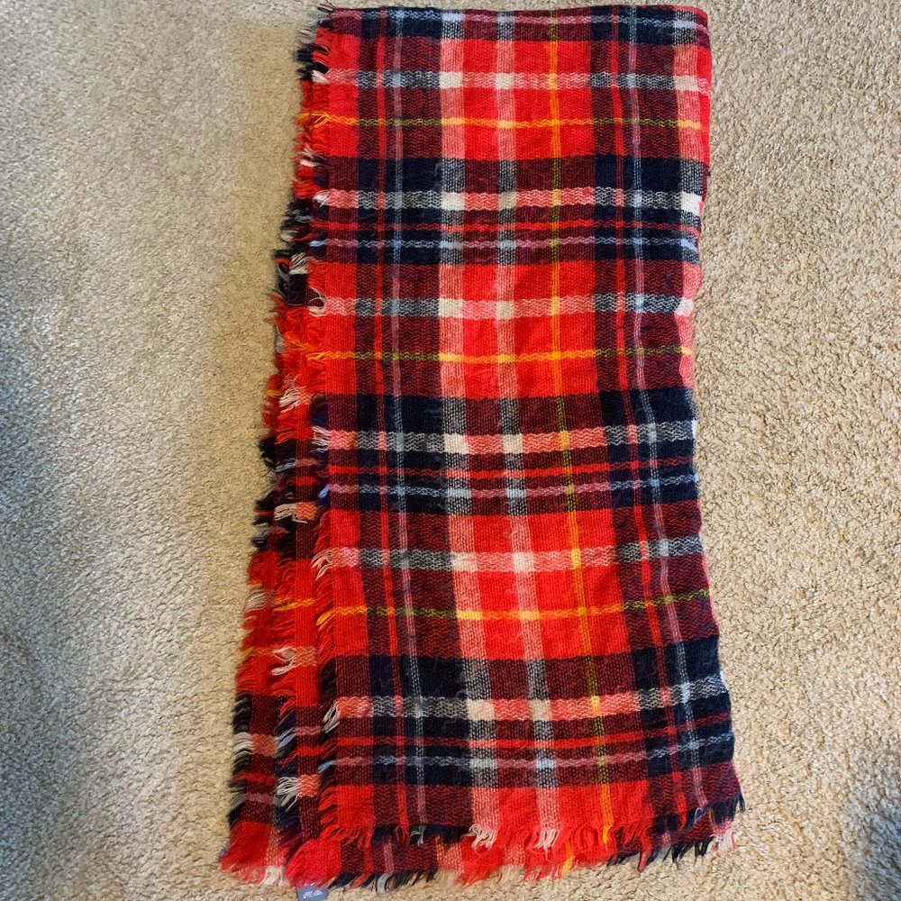 Aerie women’s red/navy plaid blanket scarf wrap